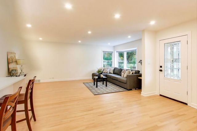 832 N Delphia Avenue, Park Ridge, IL 60068