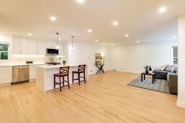 832 N Delphia Avenue, Park Ridge, IL 60068