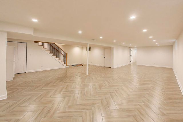 832 N Delphia Avenue, Park Ridge, IL 60068