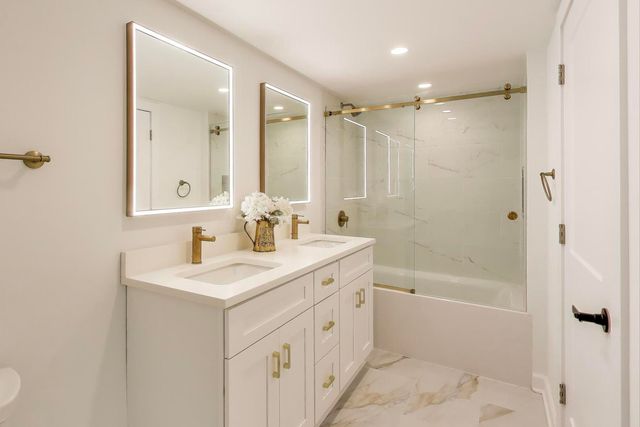 832 N Delphia Avenue, Park Ridge, IL 60068