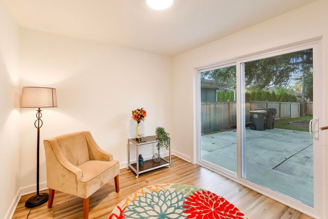 832 N Delphia Avenue, Park Ridge, IL 60068