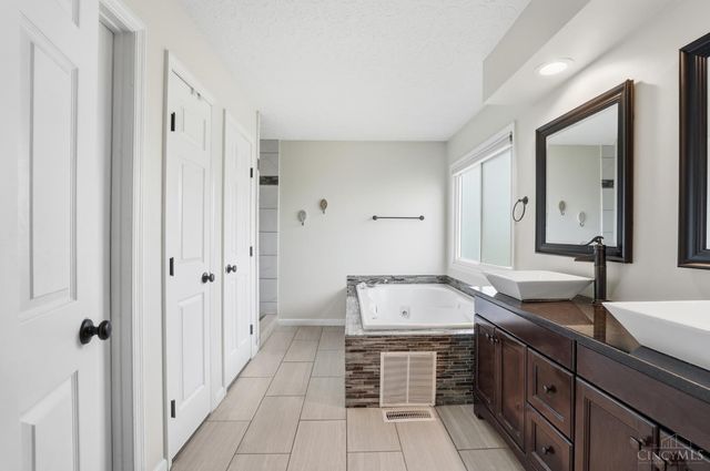 7301 Walnut Creek Drive, West Chester, OH 45069