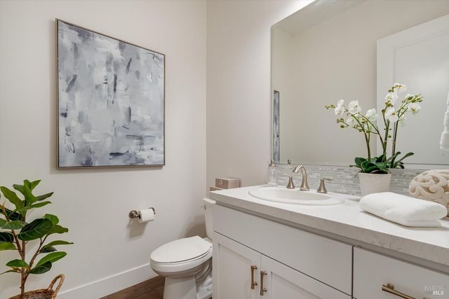 215 Pheasant Ct, Napa, CA 94558