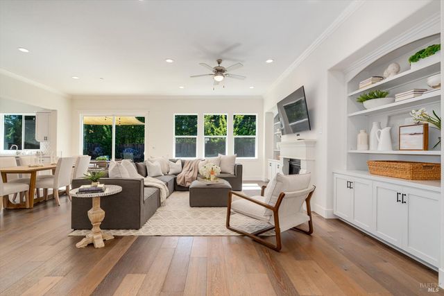 215 Pheasant Ct, Napa, CA 94558