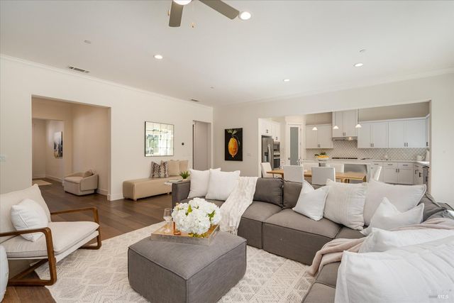 215 Pheasant Ct, Napa, CA 94558