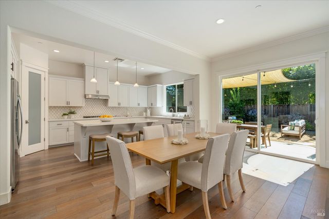 215 Pheasant Ct, Napa, CA 94558