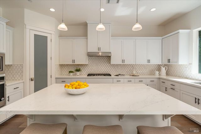 215 Pheasant Ct, Napa, CA 94558