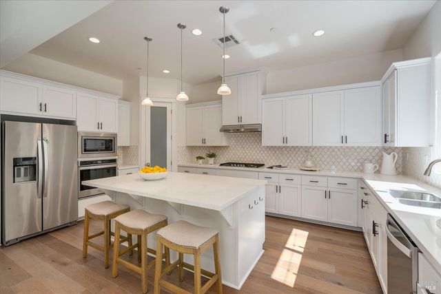 215 Pheasant Ct, Napa, CA 94558