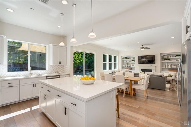 215 Pheasant Ct, Napa, CA 94558