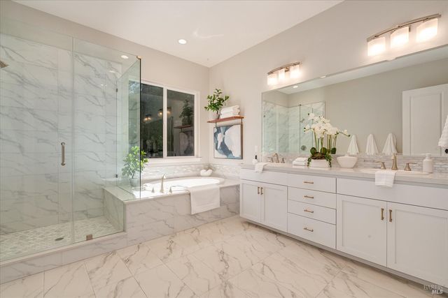 215 Pheasant Ct, Napa, CA 94558