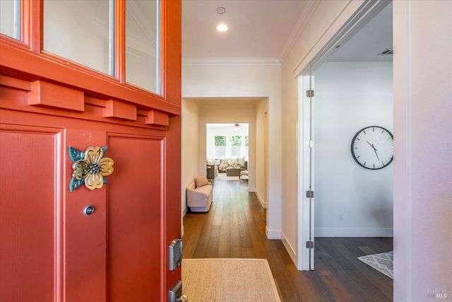 215 Pheasant Ct, Napa, CA 94558