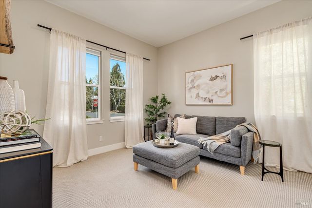 215 Pheasant Ct, Napa, CA 94558