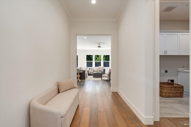 215 Pheasant Ct, Napa, CA 94558