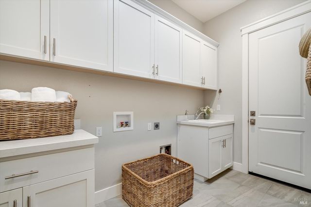 215 Pheasant Ct, Napa, CA 94558