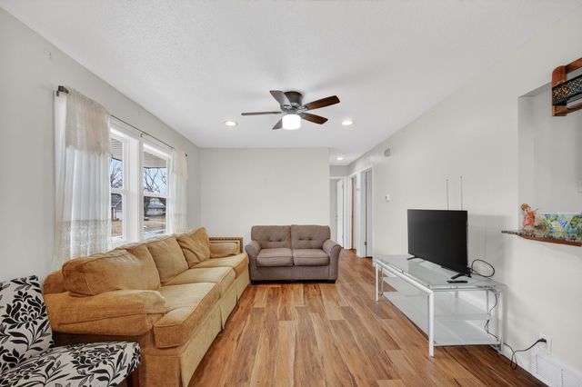 238 Leach Avenue, Des Moines, IA 50315