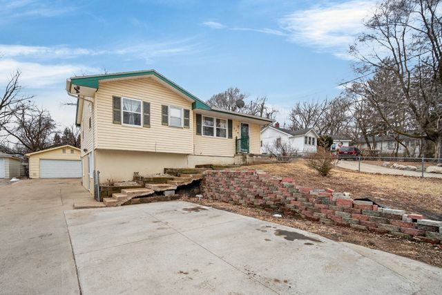 238 Leach Avenue, Des Moines, IA 50315