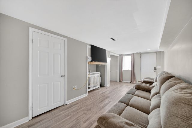 238 Leach Avenue, Des Moines, IA 50315