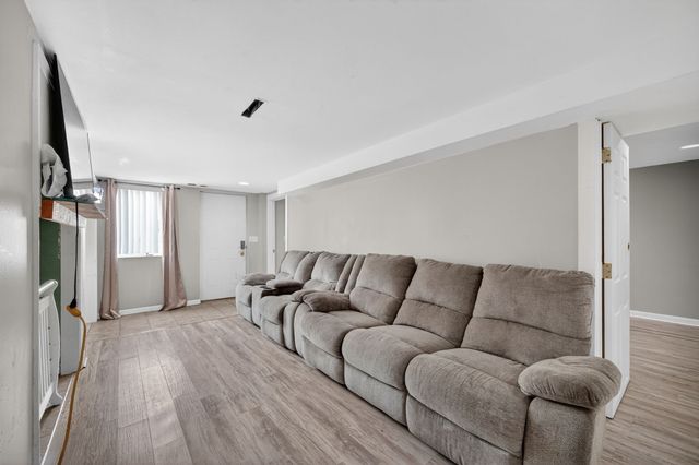 238 Leach Avenue, Des Moines, IA 50315