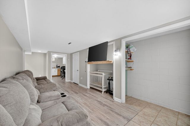 238 Leach Avenue, Des Moines, IA 50315