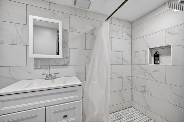 238 Leach Avenue, Des Moines, IA 50315