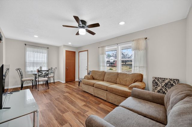 238 Leach Avenue, Des Moines, IA 50315