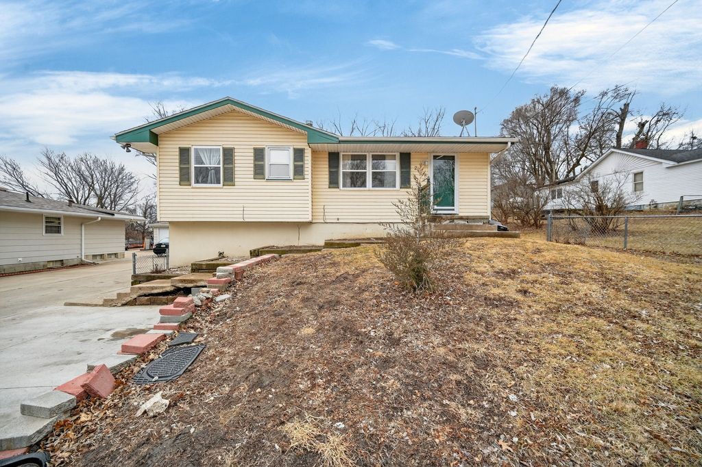 238 Leach Avenue, Des Moines, IA 50315