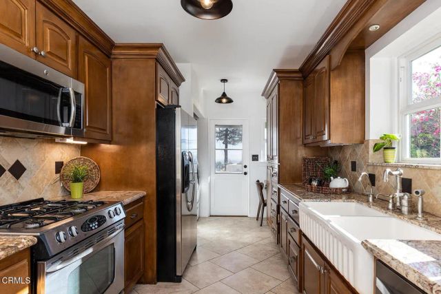 900 Dolores Drive, Altadena, CA 91001