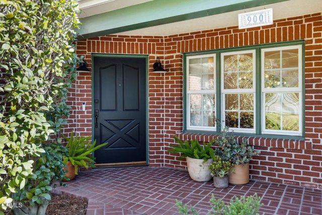 900 Dolores Drive, Altadena, CA 91001