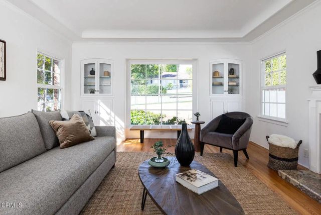 900 Dolores Drive, Altadena, CA 91001