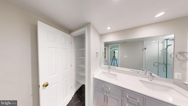 7309 RIVER RD, Bethesda, MD 20817