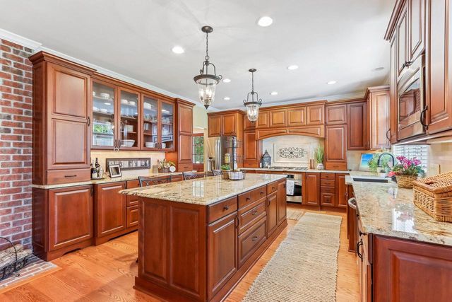 191 Fieldstone ROAD, Delafield, WI 53018