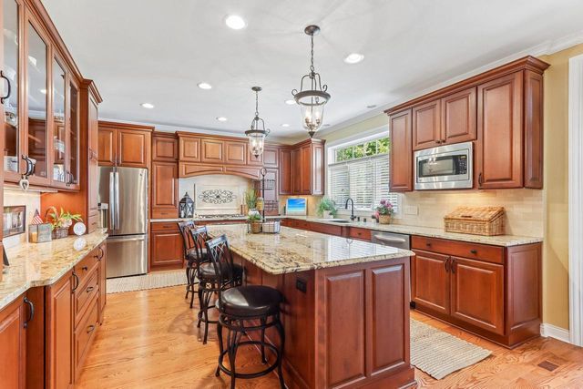 191 Fieldstone ROAD, Delafield, WI 53018