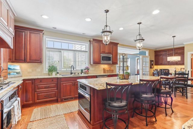 191 Fieldstone ROAD, Delafield, WI 53018