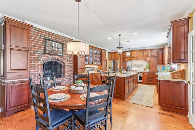 191 Fieldstone ROAD, Delafield, WI 53018