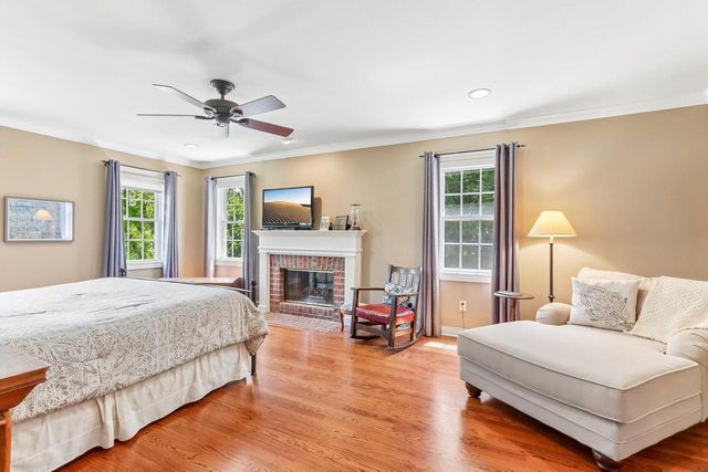191 Fieldstone ROAD, Delafield, WI 53018