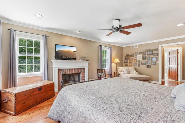 191 Fieldstone ROAD, Delafield, WI 53018