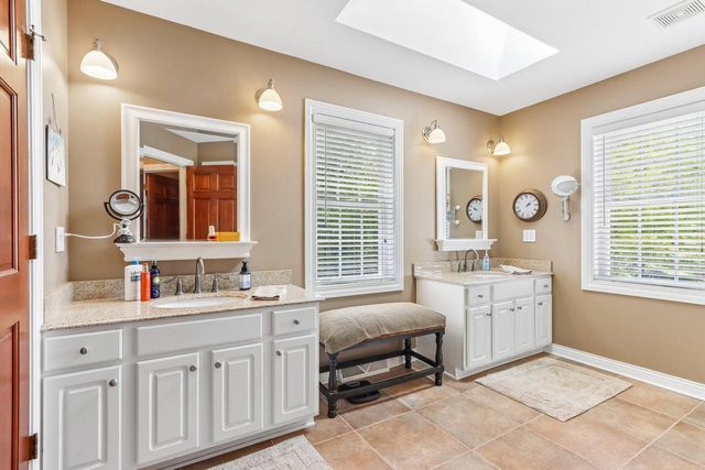 191 Fieldstone ROAD, Delafield, WI 53018