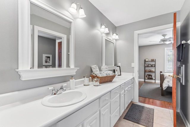 191 Fieldstone ROAD, Delafield, WI 53018