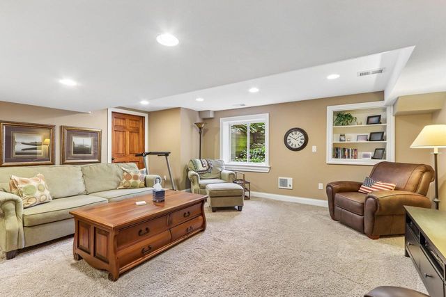 191 Fieldstone ROAD, Delafield, WI 53018