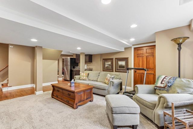 191 Fieldstone ROAD, Delafield, WI 53018