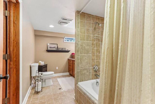 191 Fieldstone ROAD, Delafield, WI 53018