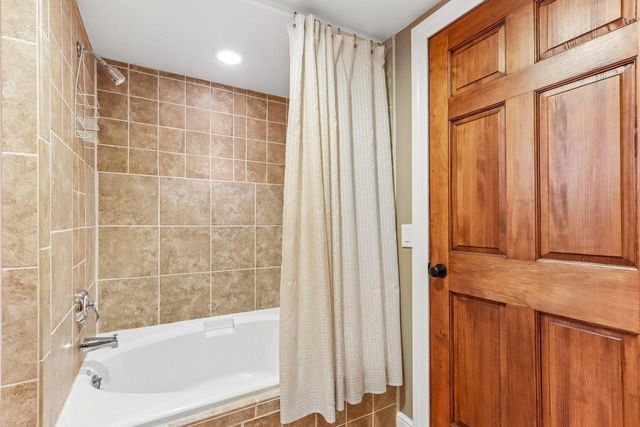 191 Fieldstone ROAD, Delafield, WI 53018