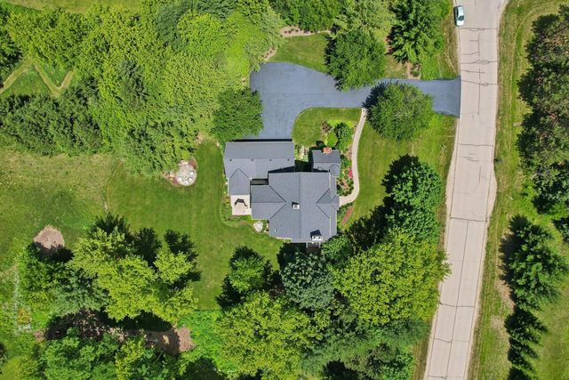 191 Fieldstone ROAD, Delafield, WI 53018