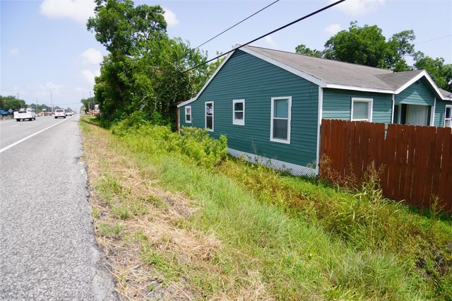 6803 6th Street, Hitchcock, TX 77563