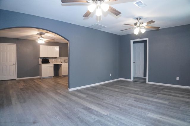 6803 6th Street, Hitchcock, TX 77563