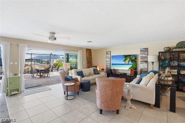 5205 Tiffany CT, Cape Coral, FL 33904