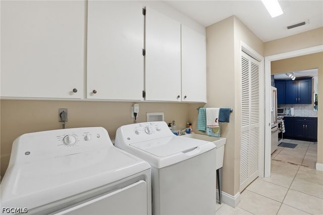 5205 Tiffany CT, Cape Coral, FL 33904