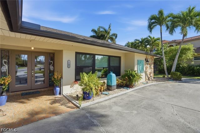 5205 Tiffany CT, Cape Coral, FL 33904