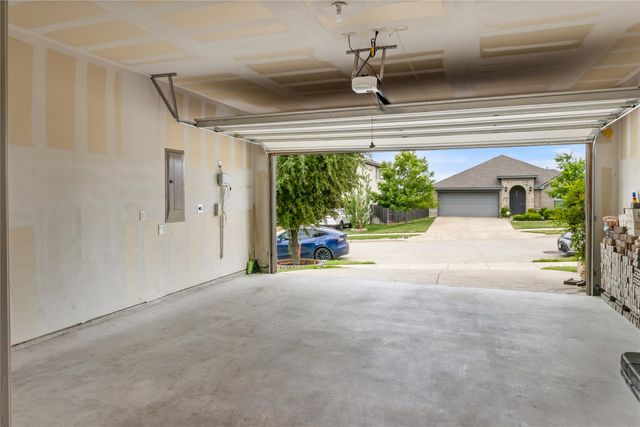 801 Oriel Circle, Fort Worth, TX 76036