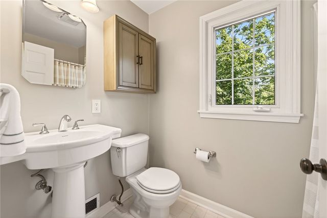 462 Seneca Park Avenue, Irondequoit, NY 14617